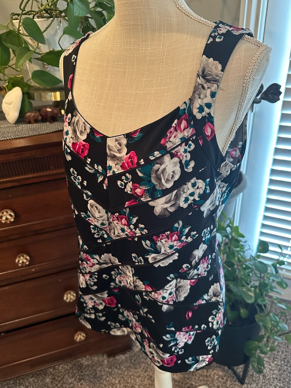 White House Black Market Black Floral Scoop Neck Tank